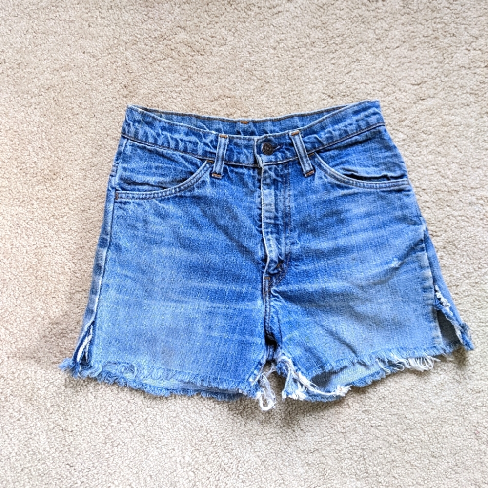 Vintage Levi's 80s cut off shorts